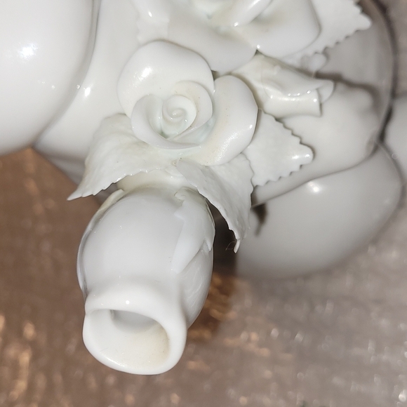 Bunny Rabbit and Rose's Teapot 🫖 - Picture 6 of 12